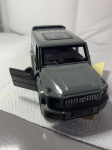 MINIATURA NOVA COMO MOSTRA IMAGEM , MEDINDO 12cm  jeep mercedes
