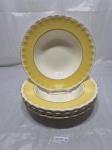 GRINDLEY ENGLAND - Jogo de 5 pratos fundos de massa, sopa em faiança, barra amarela, friso ouro. Medindo 23cm de diâmetro. Friso com desgaste.