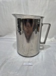 TRAMONTINA - Jarra de água, suco em aço Inox. Medindo 14cm x 17,5cm de altura.