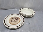PORTO FERREIRA - Jogo de 7 pratos em porcelana, floral. Sendo 3 de sobremesa e 4 fundos. Medindo o de sobremesa 20cm de diâmetro e sopa 21,5cm de diâmetro .