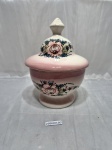 Compoteira redonda com tampa em porcelana, floral. Medindo 14cm x 10cm de altura. Contém bicados.