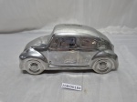 Cofre na forma de fusca em porcelana, prata. Medindo 20cm x 8,5cm x 7cm de altura. Perda no esmalte.