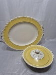GRINDLEY ENGLAND - Jogo de legumeira redonda e travessa oval rasa grande em faiança, barra amarela, friso ouro, floral. Medindo a legumeira 23,5cm x 6,5cm de altura, travessa 42cm x 34cm. Contém bicados, Friso com desgaste.