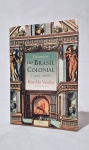 Livro. Biblioteca José Roberto Teixeira Leite. DICIONÁRIO DO BRASIL COLONIAL (1500-1808). Ronaldo Vainfas (dir.). Rio de Janeiro: Objetiva, 2000. 23,4 x16,3 cm. 599 págs. Em bom estado. Organizador e autores enfatizam ser este um dicionário crítico, e o fato de ter sido redigido em linguagem a meio caminho entre a utilizada nos meios universitários   e a peculiar de simples divulgação. Trata-se além do mais de obra única na historiografia nacional, que nem sempre tem dado ao Brasil Colonial a importância que certamente merece.