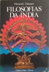 Livro. Biblioteca José Roberto Teixeira Leite. FILOSOFIAS DA INDIA, de Heinrich Zimmer. São Paulo, Palas Athena, 1986. 23 x 16 cm, 480 págs. Em bom estado. Leia mais: Este livro foi compilado por Joseph Campbell a partir das anotações feitas por Zimmer para um curso na Universidade de Columbia, interrompido por sua morte em 1943. São estudados em profundidade o Jainismo, a Yoga, o Bramanismo, o Budismo, o Tantrismo etc.