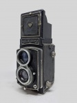 Rolleicord. Câmera reflex de objetivas gêmeas (TLR). Objetiva Schneider-Kreuznach Xenar f=75mm 1:3.5. Acompanha Sun telephoto viewer. Em bom estado geral de conservação. Sem garantia de funcionamento. Coleção Carlos Frederico Cardoso, Rio de Janeiro/RJ.