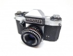 Praktica Super TL FX com lente 50mm Domiplan Meyer-Optik 50mm 1:2.8. Em ótimo estado de conservação. Sem garantia de funcionamento. Coleção Carlos Frederico Cardoso, Rio de Janeiro/RJ.