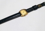 Vintage Coleção, Relógio Social Tissot em Plaque de Ouro, 1960/ 70`s, à corda, Tela de Tv medindo 24mm, Cifras Douradas em relevo. Coroa Assinada. Fundo em Aço de Pressão. Funcionando. Sem revisão recente. Pulseira em Couro Nova.