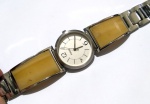 Fashion Luxo Coleção, Relógio Fossil Esporte Social Quartz, medindo 30mm de diâmetro. Vidro Cristal. Segundeiro Central. Pulseira Original Bracelete com Acabamento Bege, com regulagem para pulsos de 16cm.