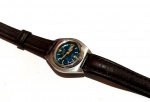 Vintage Coleção, Relógio Citizen Azul Automático 1970/ 80`s, Funcionando, Ladies, em Aço, medindo 28mm de diâmetro. Vidro Cristal. Segundeiro Central. Calendário Duplo. Coroa Assinada. Fundo em Aço de Rosca. Máquina Original 21J de 28.800 Oscilações, Funcionando. Sem revisão recente. Pulseira em Couro Nova.