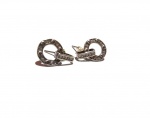 Fashion Luxo Jóias, Delicado Par de Brincos Argolas Pendentes em Prata de Lei, Cravejados de Cristais, medindo 1,5cm. Peso total 2gr