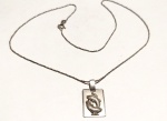 Vintage Fashion Luxo Jóias, Cordão com Pingente Signo de Peixes, em Prata de Lei 925, medindo 46cm. Medalha medindo  2 x 1,4cm. Peso total 5,46gr