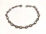 Vintage Fashion Luxo Jóias, Pulseira em Prata de Lei, elos 8 infinito torcidos, medindo 19,5cm. Peso total 3,90gr