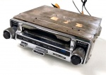 Vintage Antigomobilismo, Coleção, Decoração, Rádio Toca Fitas Mitsubishi Electric Cassette Japan, Cromado, Botões de Teclas e giratórios. Mitsubishi Car Stereo ATP4213 Ground, medindo 18cm de largura. Ideal para compor painéis de carros antigos de época. Sem testar.