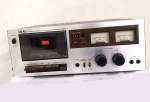 Vintage Som Antigo, AKAI Stereo Cassette Deck CS - 703D Marrom em chapa imitando madeira, medindo 37,5 x 26,5cm Funcionando, sem revisão recente