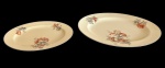 ROSENTHAL, Alemanha. Duas travessas em porcelana, de formatos ovais esmaltadas em tom marfim, decoradas com delicados motivos florais policromados e filetes em prata. Manufatura marcada no verso. Medidas: 32 x 23,5 cm. e 24 x 17,5 cm.