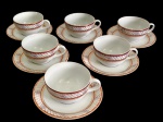 SCHMIDT. Conjunto de 6 xícaras para chá em porcelana nacional, com elegante decoração, composta por frisos geométricos e pequenos motivos florais policromados, realçados por filetes dourados.