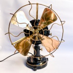 Raro ventilador italiano MARELLI modelo Pancake fabricado pela Ercole Marelli por volta de 1906. Corpo em ferro pintado, hélice e grade em metal polido. Funcionando.
