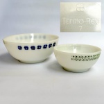TERMO-REY - Dois Bowls em vidro opalinado de modelos diferentes. Med 23 cm de diâmetro x 9,5 cm altura, 16 cm de diâmetro x 7,5 cm altura.