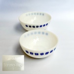 TERMO-REY - Dois Bowls em vidro opalinado de modelos idênticos . Med 23 cm de diâmetro x 9,5 cm altura, 19 cm de diâmetro x 8,5 cm altura.