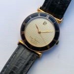 Pierre Cardin - Sports Quartz - Relógio de pulso assinado pela renomada grife francesa, caixa em plaquê de ouro e fundo em aço inox, máquina quartz, mostrador em metal esmaltado texturizado,pulseira em couro. Funcionando. 