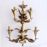 Imponente Aplique para parede em bronze para 5 luzes. Decoração feita em folhagens. Med 70,5 x 45 cm. Pode ser feito par com outro item no mesmo leilão. 
