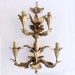 Imponente Aplique para parede em bronze para 5 luzes. Decoração feita em folhagens. Med 70,5 x 45 cm.
