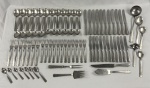 EBERLE - Parte de faqueiro, confeccionado em aço inox, constando: 7 garfos de mesa, 11 facas de jantar, 11 colheres de sopa, 12 garfos de sobremesa, 11 facas de sobremesa, 11 colheres de sobremesa, 5 colheres de café, 1 colher de chá, 1 colher de açucareiro, 9 talheres para servir. Total de 79 peças.