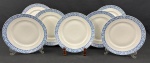 EPIAG, Tchecoslováquia. Sete pratos rasos em porcelana tcheca esmalatda na cor branca, decoração em azul floral. Manufatura no verso. Medindo: 24 cm.
