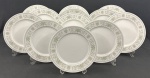 Sumire Hanover- Doze pratos rasos em porcelana japonesa na cor branca com detalhes florais em policromia, produzido na Zona Franca de Manaus. Medindo: 26 cm.  Apresentam desgastes no filete e 2 com bicados.