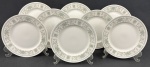 Sumire Hanover- Oito pratos para sobremesa  em porcelana japonesa na cor branca com detalhes florais em policromia, produzido na Zona Franca de Manaus. Medindo: 20 cm.