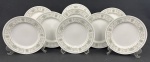 Sumire Hanover- Nove pratos para sobremesa  em porcelana japonesa na cor branca com detalhes florais em policromia, produzido na Zona Franca de Manaus. Medindo: 20 cm.