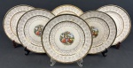 Seis pratos rasos em faiança, decorados cenas campestres e figuras em trajes de época ao centro, cercadas por delicada decoração floral e rica douração, marcado no verso. Medindo: 25,5 cm.  Apresenta craquele e leves manchas.