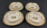Quatro tigelas e quatro pratos para pão em faiança, decorados cenas campestres e figuras em trajes de época ao centro, cercadas por delicada decoração floral e rica douração, marcado no verso. Medindo: 3 x 13 cm e  16 cm.