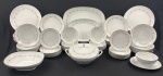 NORITAKE. Serviço para jantar em porcelana japonesa na cor branca, esmaltado com delicada decoração floral e filetes prateados. Sendo 11 pratos rasos, 12 fundos, 12 para sobremesa, 12 para pão, 12 tigelas, sopeira, molheira, saladeira e 2 travessas. Medindo respectivamente: 27 cm, 3,5 x 18,5 cm, 21 cm, 16 cm, 3 x 14 cm. 16 x 27 x 22 cm, 18 x 21 x 16 cm, 7 x 25 x  18 cm, 19 x 20  e 39,5 x 27 cm. Quatro pratos rasos com desgastes no filete.