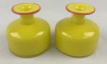 2 frascos em vidro amarelo. 10 cm 