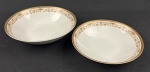 REAL. Duas saladeiras em porcelana nacional, bordas decoradas com guirlanda de flores em discreta policromia e grega sobre faixa a ouro. Manufatura no verso. Medindo: 5 x 22 cm e 6 x 25 cm.
