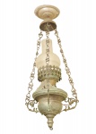 Lampadário de Sacrário - Lustre pendente de cunho religioso para 1 luz. Metal fundido com acabamento em pátina esverdeada. Bojo bojudo e trabalhado, coroamento superior rendado e canopla em formato de cúpula invertida, sustentados por três correntes de elos em arabescos, manga central (chaminé) em vidro translúcido fosco. No estado. Apresenta marcas do tempo e sinais de oxidação na pátina do metal. 61 cm.