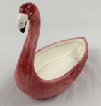 Travessa em Cerâmica esmaltada, representando flamingo. Medindo: 25 x 17  cm.