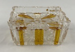 Cinzeiro duplo, modelo caixa de cristal doublé âmbar. medindo 5 x 10 x 8 cm.