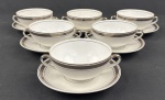 MAUÁ. Conjunto de 6 xícaras para consommé em porcelana branca, com decoração em faixa geométrica de gregas, realçada por frisos em tons prateado.