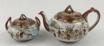 Bule e açucareiro em porcelana japonesa esmaltada e policromada com cenas orientais. Medindo: 13 x 20 cm e 8 x 11 cm.
