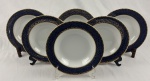 Trahl,Style Bavaria. Seis belíssimos pratos fundos em porcelana, esmaltada na cor branca, borda em azul cobalto com rica decoração de arabescos e volutas em ouro. Manufatura no verso. Medindo: 3 x 22,5 cm.