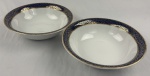 Trahl,Style Bavaria. Duas saladeiras em porcelana, esmaltada na cor branca, borda em azul cobalto com rica decoração de arabescos e volutas em ouro. Manufatura no verso. Medindo: 7 x 26  cm.