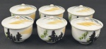 Conjunto de 6 tigelas com tampa em porcelana japonesa esmaltada e policromada. Medindo: 5 x 7,5 cm. Um bicado.