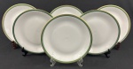 RENNER. Seis pratos rasos em porcelana nacional, esmaltado na cor branca, borda com listra verde e filetes em ouro. Manufatura no verso. Medindo: 25 cm.