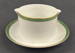 RENNER. Molheira em porcelana nacional, esmaltado na cor branca, borda com listra verde e filetes em ouro. Manufatura no verso. Medindo: 8 x 17 cm.