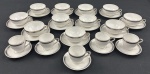 Mauá. Conjunto de porcelana branca com borda prateada composto de 11 xícaras de chá e 5 de café.