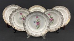 REAL, São Paulo.   Seis pratos fundos em porcelana de ótima qualidade e manufatura nacional, adornadas por ricos filetes à ouro e motivos florais. Manufatura no verso. Medindo:  4 x 23 cm.  Um apresenta bicado.