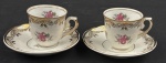 REAL, São Paulo. Duas xicaras para café em porcelana de ótima qualidade e manufatura nacional, adornadas por ricos filetes à ouro e motivos florais. Manufatura no verso,